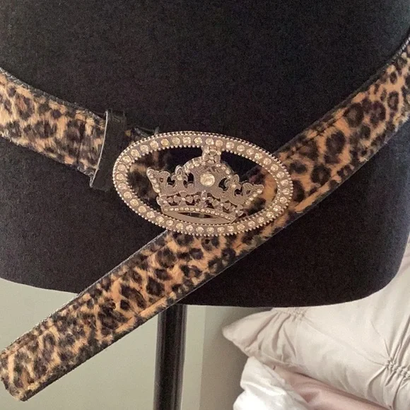 Belt with Crown Belt Buckle - Picture 2 of 7